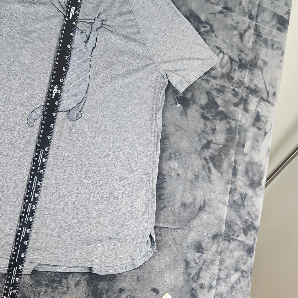 Tek Gear, On The Go Gear, Gray Cat Print Shirt Small